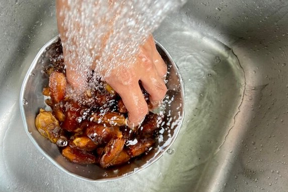 Как правильно мыть и обрабатывать сухофрукты