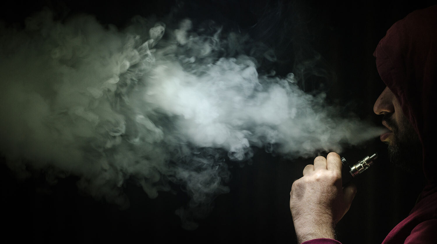 Стоматологи предупреждают об опасных последствиях вейпов для зубов