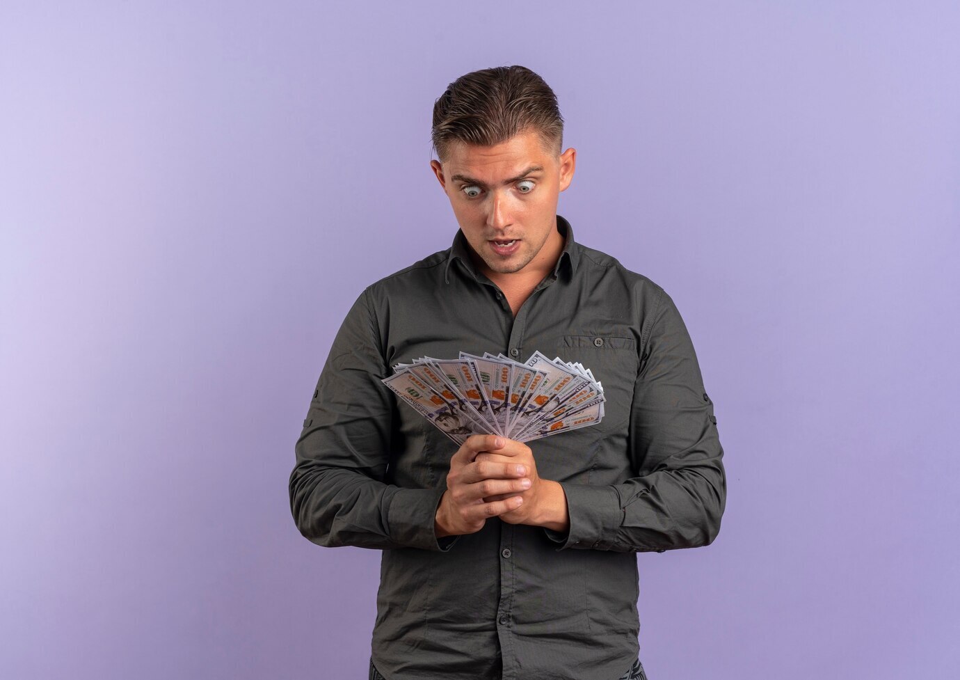 Госдума ограничила доступ иноагентов к финансам: гонорары будут размещаться на специальных счетах