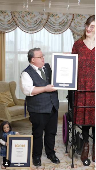 Два мировых рекорда Гиннесса в одном месте: маленькая женщина из Индии и высокая женщина из Турции