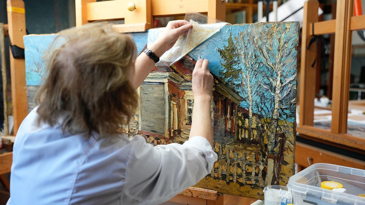 Как управляющая компания не хотела отдавать 1 млн рублей за несколько затопленных картин