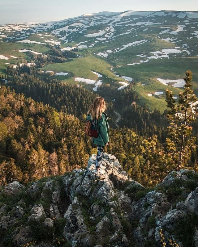 Май на Лаго-Наки: Месяц Волшебства и Тайн