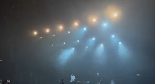 Не поверишь! Гуф вышел на сцену, а на ноге у него - электронный браслет! И он ещё полицию поблагодарил! 😮