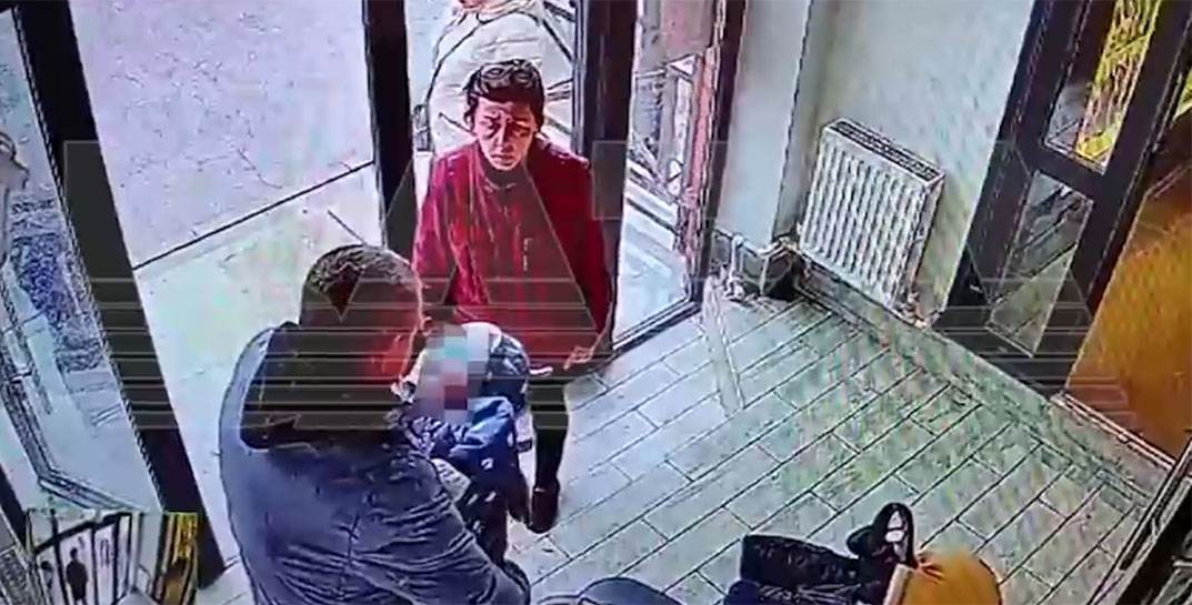 Котенок застрял в банке: героическое спасение от материнской любви и жестокое обращение с детьми у нас людей!!!