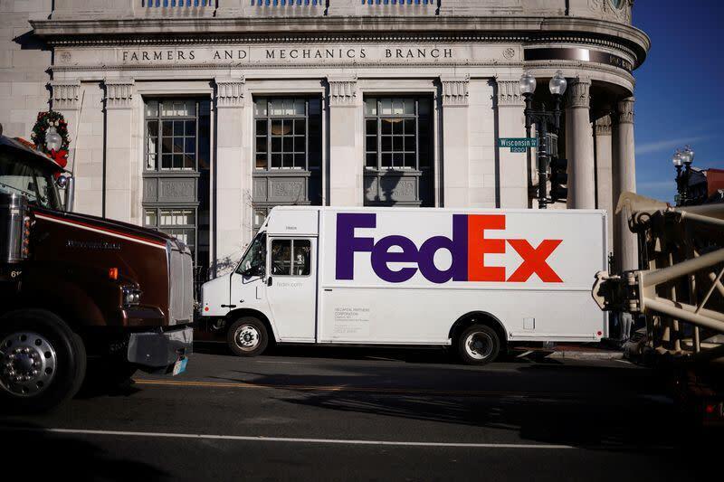 Если позволит погода, UPS и FedEx будут готовы к своевременной доставке праздничных подарков в США