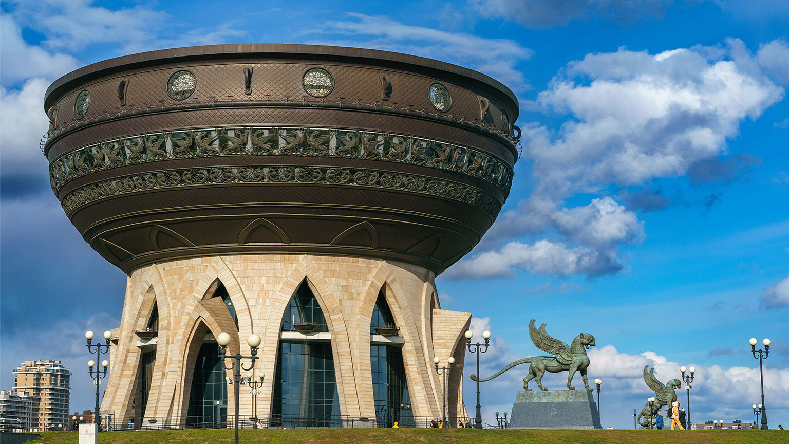 Россияне выбирают рисунок 1000-рублевой банкноты. А вы уже сделали свой выбор?