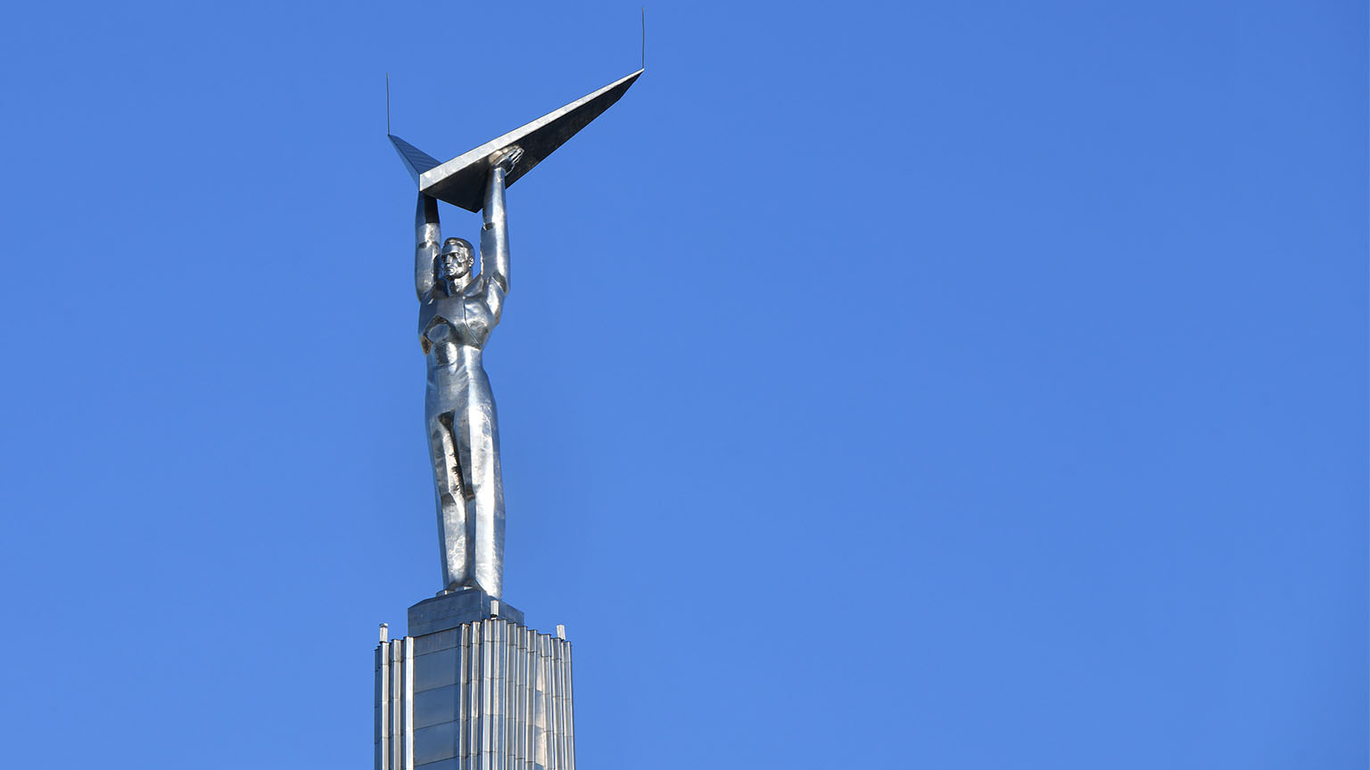 Россияне выбирают рисунок 1000-рублевой банкноты. А вы уже сделали свой выбор?