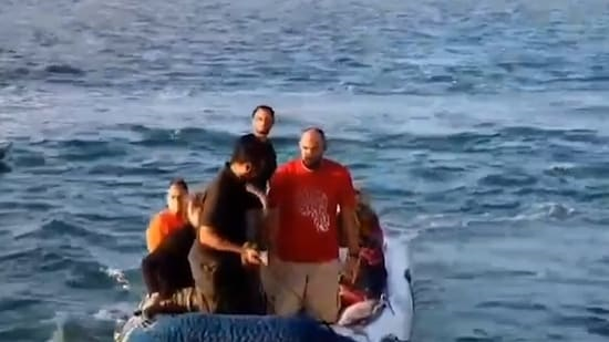 Китай. 8 человек погибли, когда перегруженное правительственное судно перевернулось