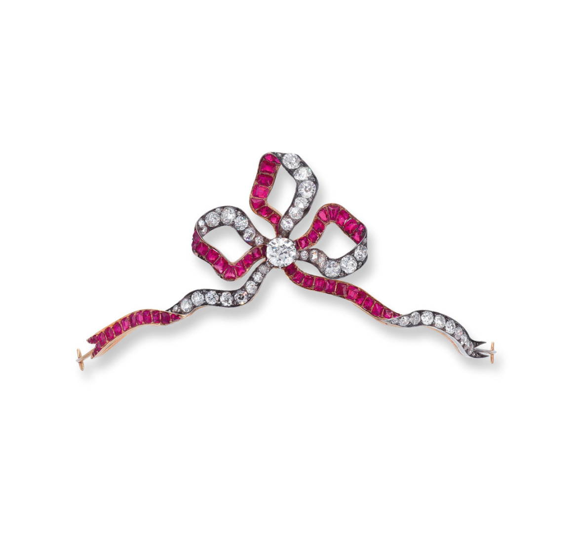 20 ослепительных тиар с рубинами и гранатами, которые покорят ваше сердце