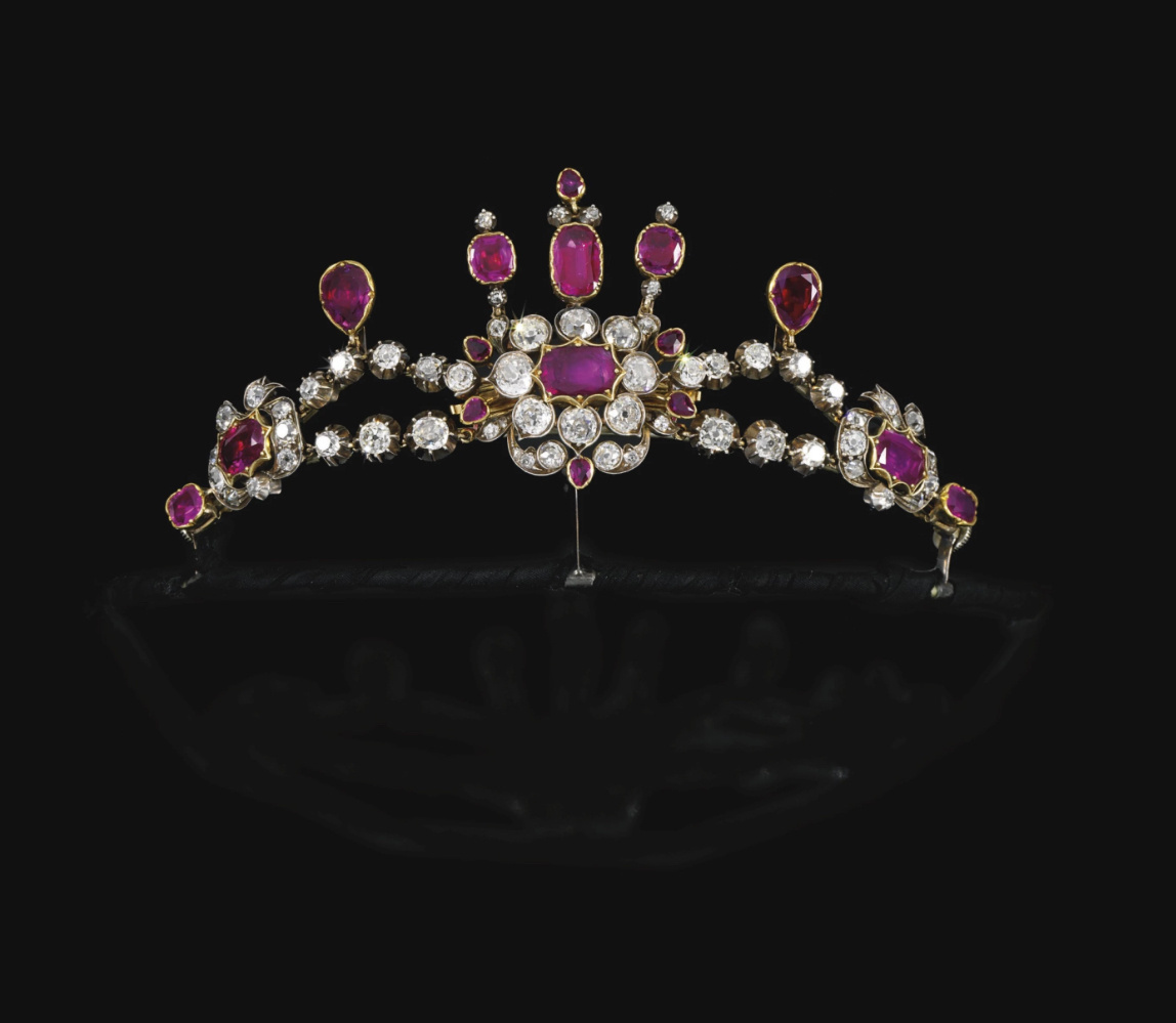 20 ослепительных тиар с рубинами и гранатами, которые покорят ваше сердце