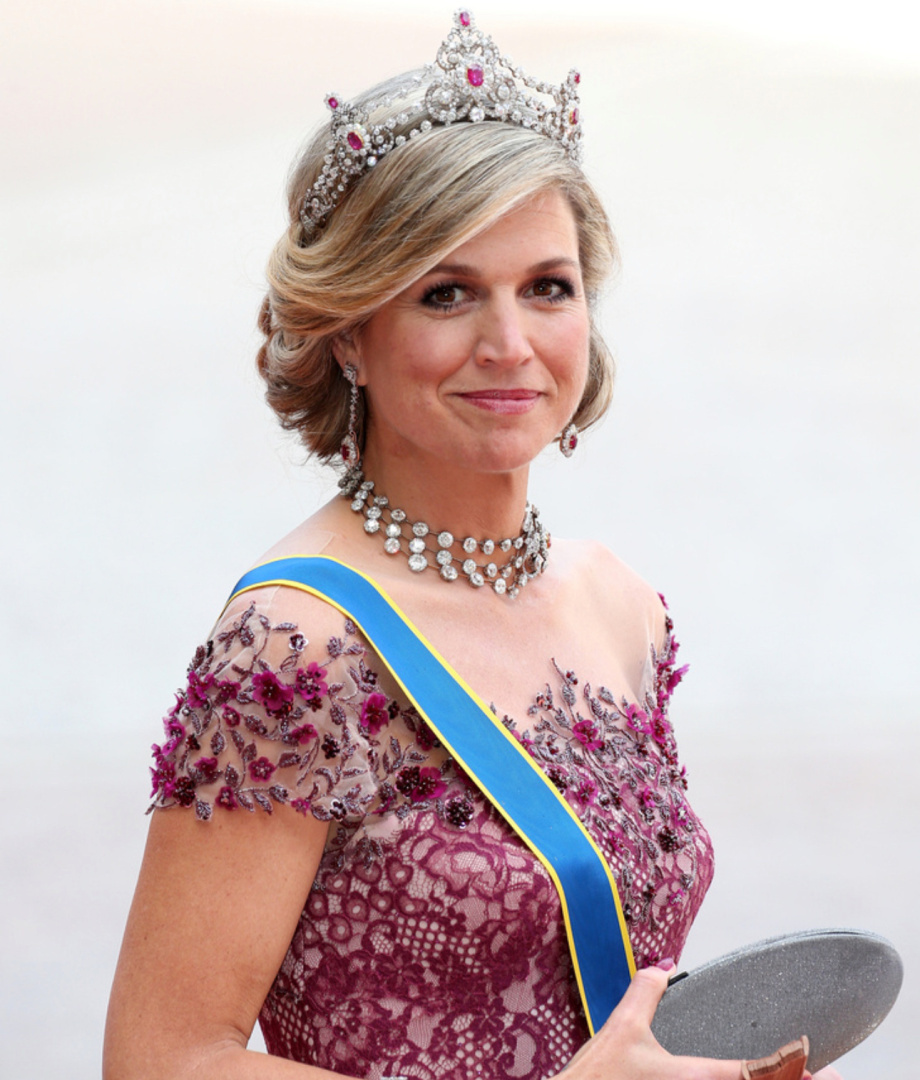 20 ослепительных тиар с рубинами и гранатами, которые покорят ваше сердце