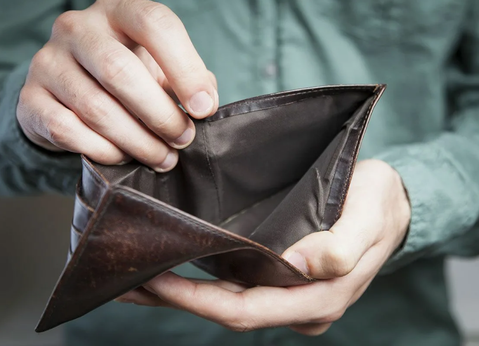 Люди не могут остановиться, когда объявляют о снижении цен на товары под акцию «Чёрная пятница», стоит ли обманывать себя?