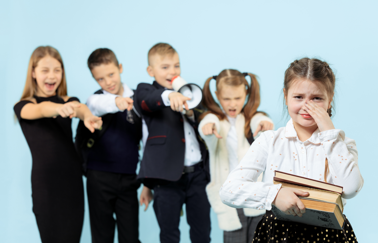 Дети плакали, некоторым стало плохо. Волгоград возмущён «линейкой позора». Что устроили учителя?