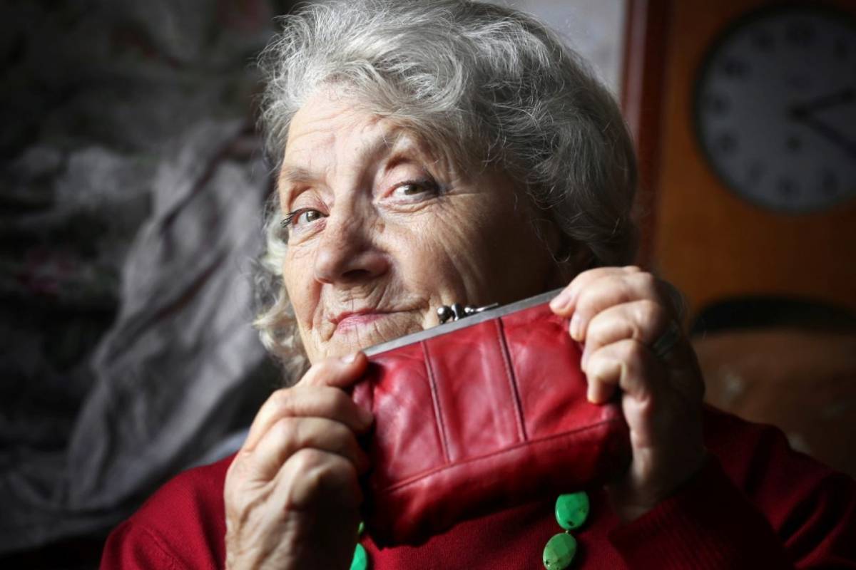 Доплаты для пенсионеров перед Новым годом: кто получит и сколько