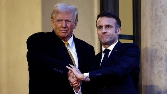 Открытие собора Парижской Богоматери. Рукопожатие Трампа и Макрона