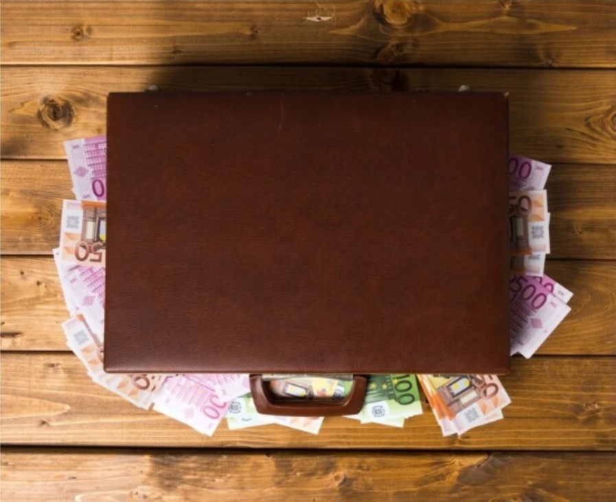 Заработал почти 12 млн. Военный медик вживлял осколки от боеприпасов военнослужащим для имитации боевых ранений