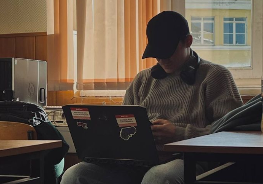 Судили за совращение несовершеннолетней в сети интернет и посадили... На домашний арест