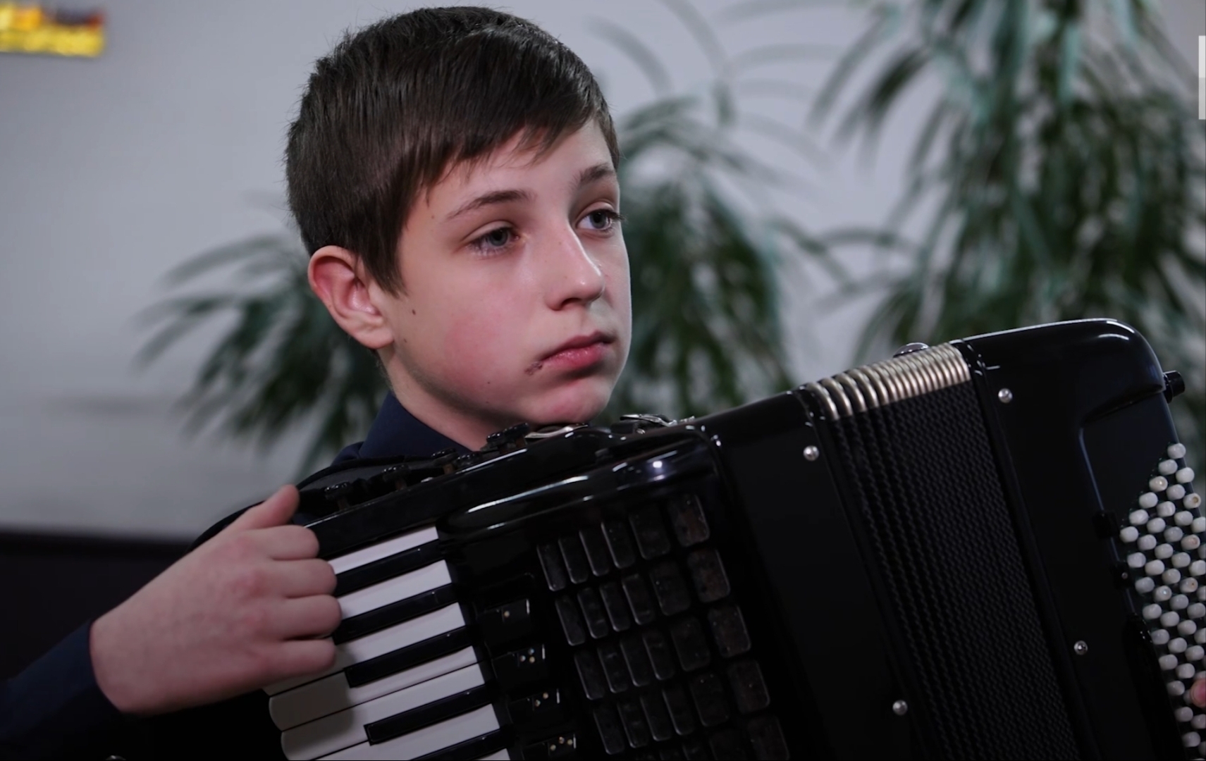 Пример того, что возраст - не помеха для достижения своих целей. Аккорды мечты: 14-летний виртуоз заработал на новый инструмент, покорив ...