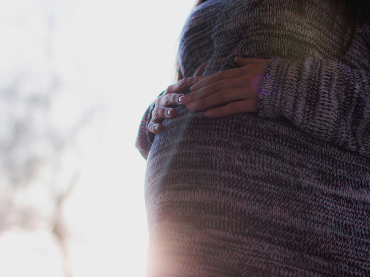 12-летнюю беременную невесту жених хочет забрать из школы в ЗАГС.Молодая Джульетта