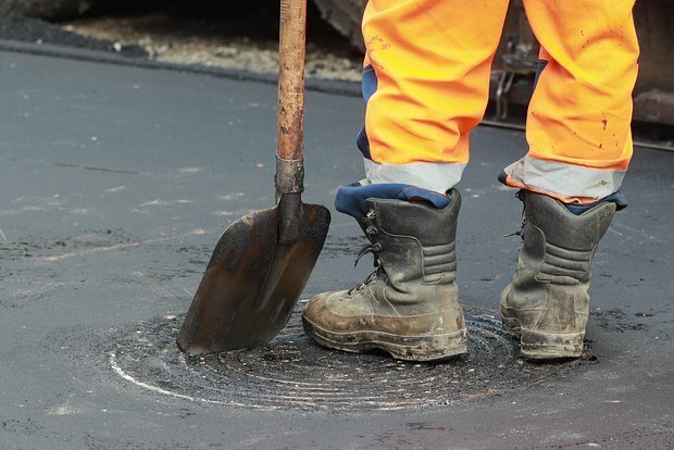 Город Дудинка в Красноярском крае: обладатель уникального "ледяного" катка, вы хотели бы иметь его у себя во дворе ?