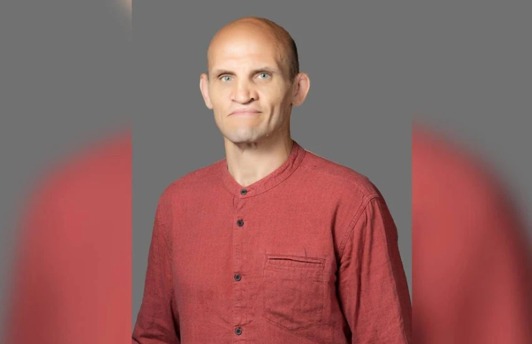 Депутата и бойца ММА из Красноярска приговорили к общественным работам за то, что он избил мужчину.