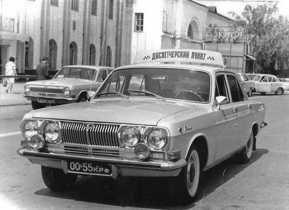 Легенды о Волге с четырьмя фарами.