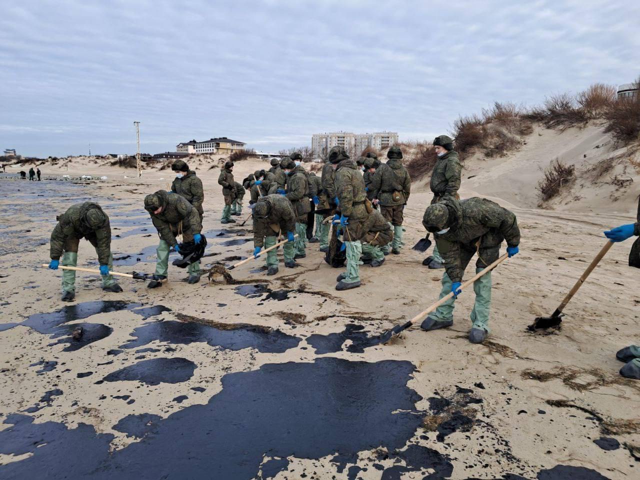 Репортаж с Черноморского побережья: как Анапа борется с экологическим бедствием. Боль, трудности и последствия ЧП