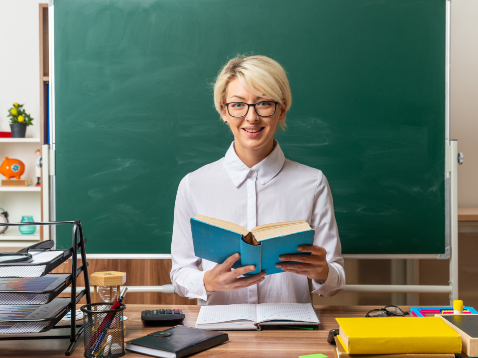 На 20% поднимут зарплату подмосковным учителям с 1 января, а учителям музыки добавят по 5 тысяч рублей каждый месяц