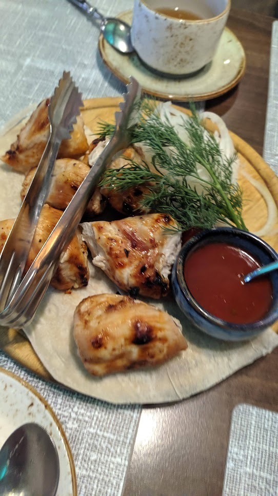 Если вы собираетесь в Адлер, не забудьте о Vstreche)) Хороший ресторан в самом центре Адлера