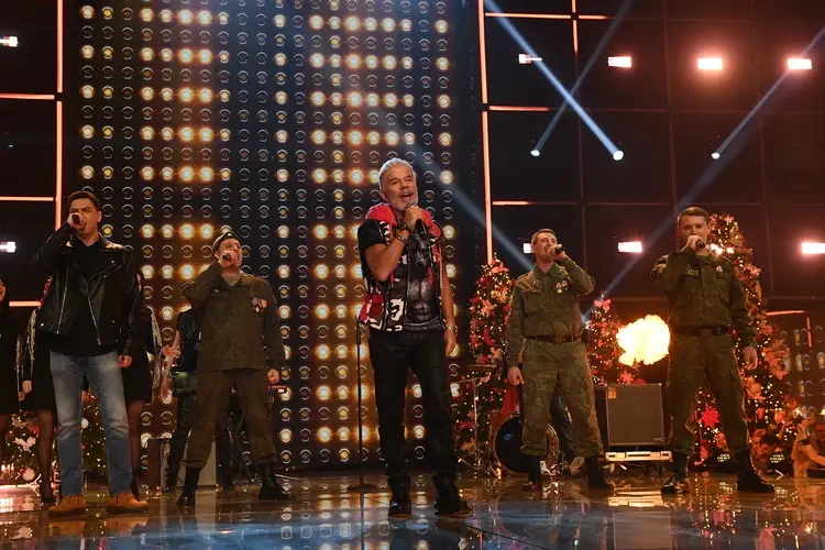 Зачем деньги такие тратить , если люди хотят нового.