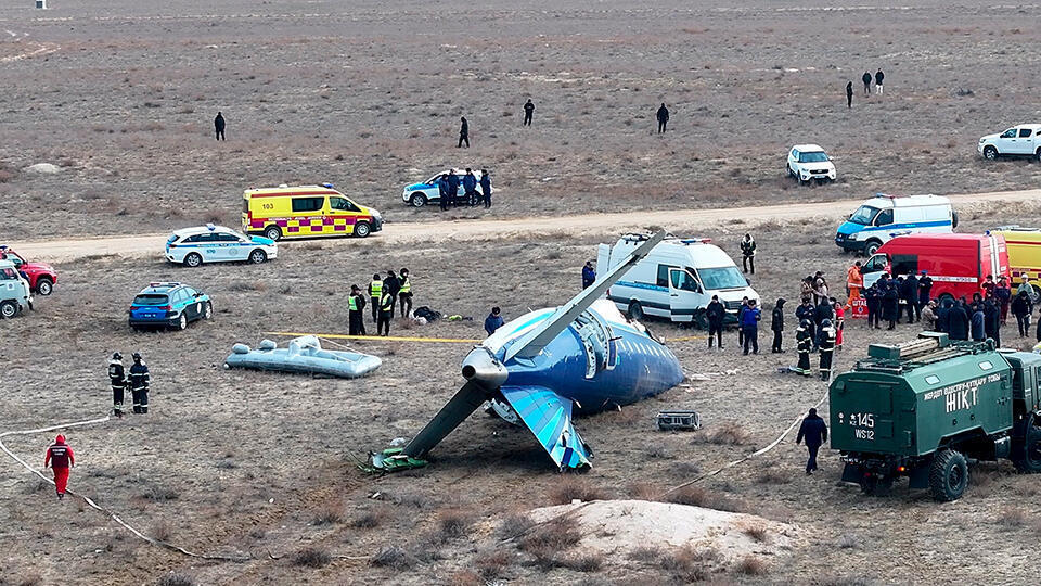 Авиакатастрофа самолета Azerbaijan Airlines в Казахстане. Что известно с места происшествия ?