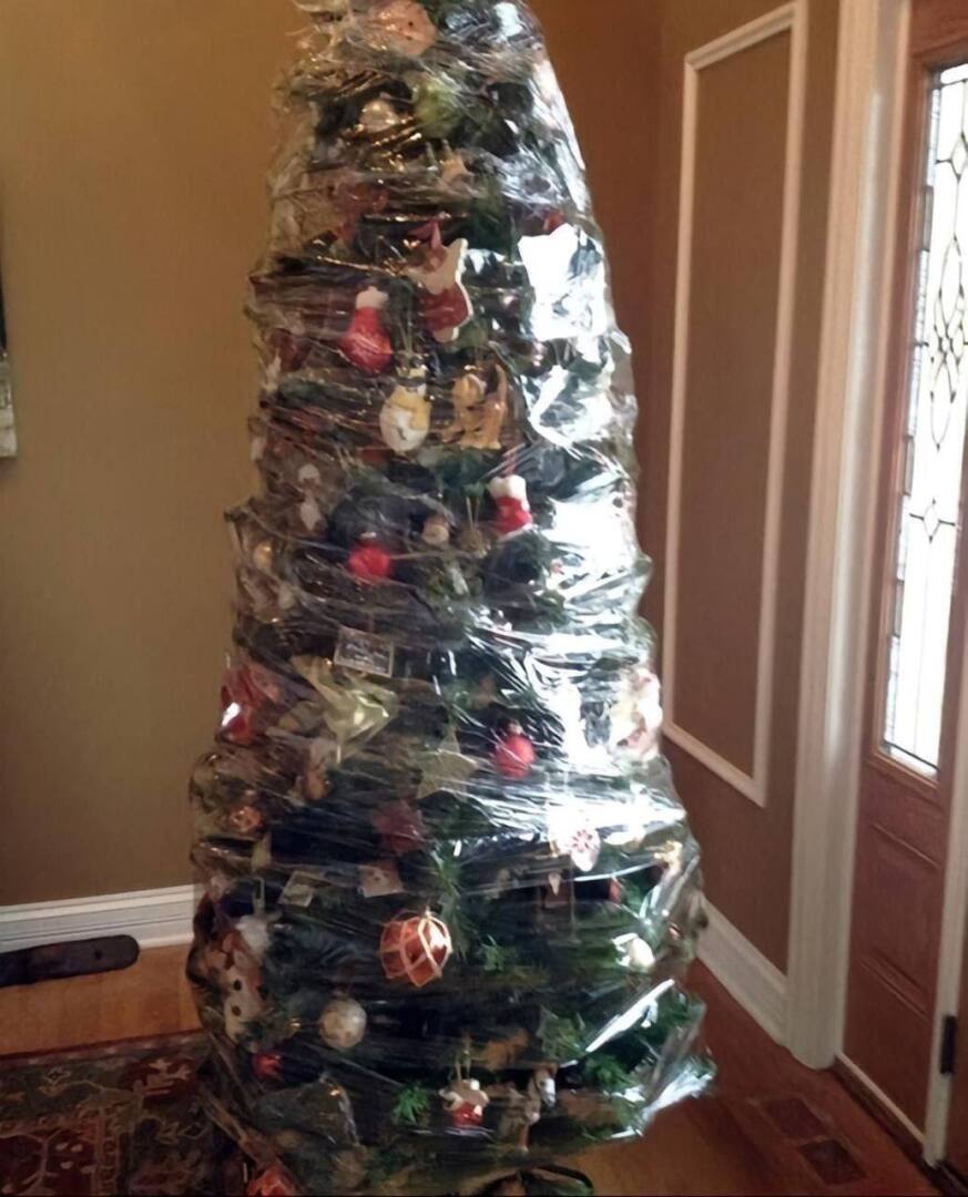 Как мы защищаем елку от домашних питомцем