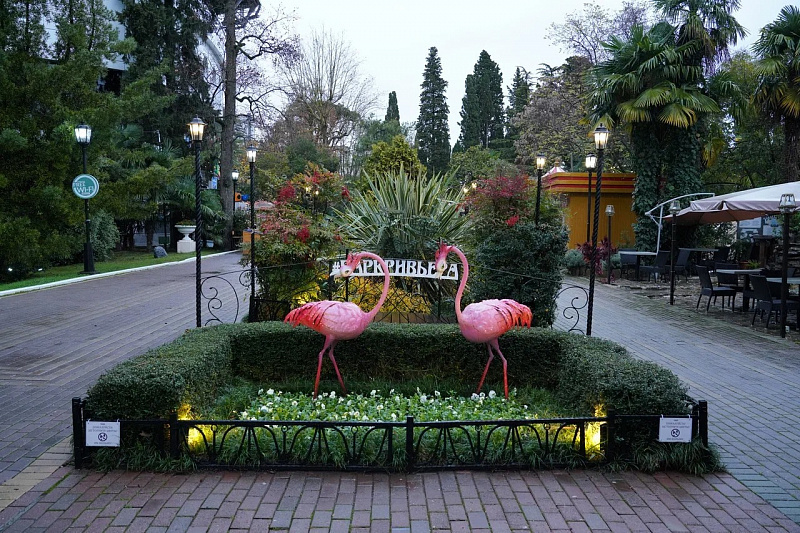 Если соберетесь в Сочи, то загляните в парк Ривьера, особенно если скучаете по временам СССР))