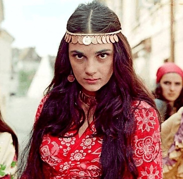 "Осталась одна с 8-месячным ребенком": как сложилась личная жизнь цыганки Рады, актриса Светлана Тома, чем занимается ее дочь