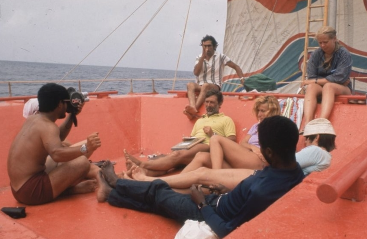 Что происходит, когда женщин больше? Забытый эксперимент на плоту