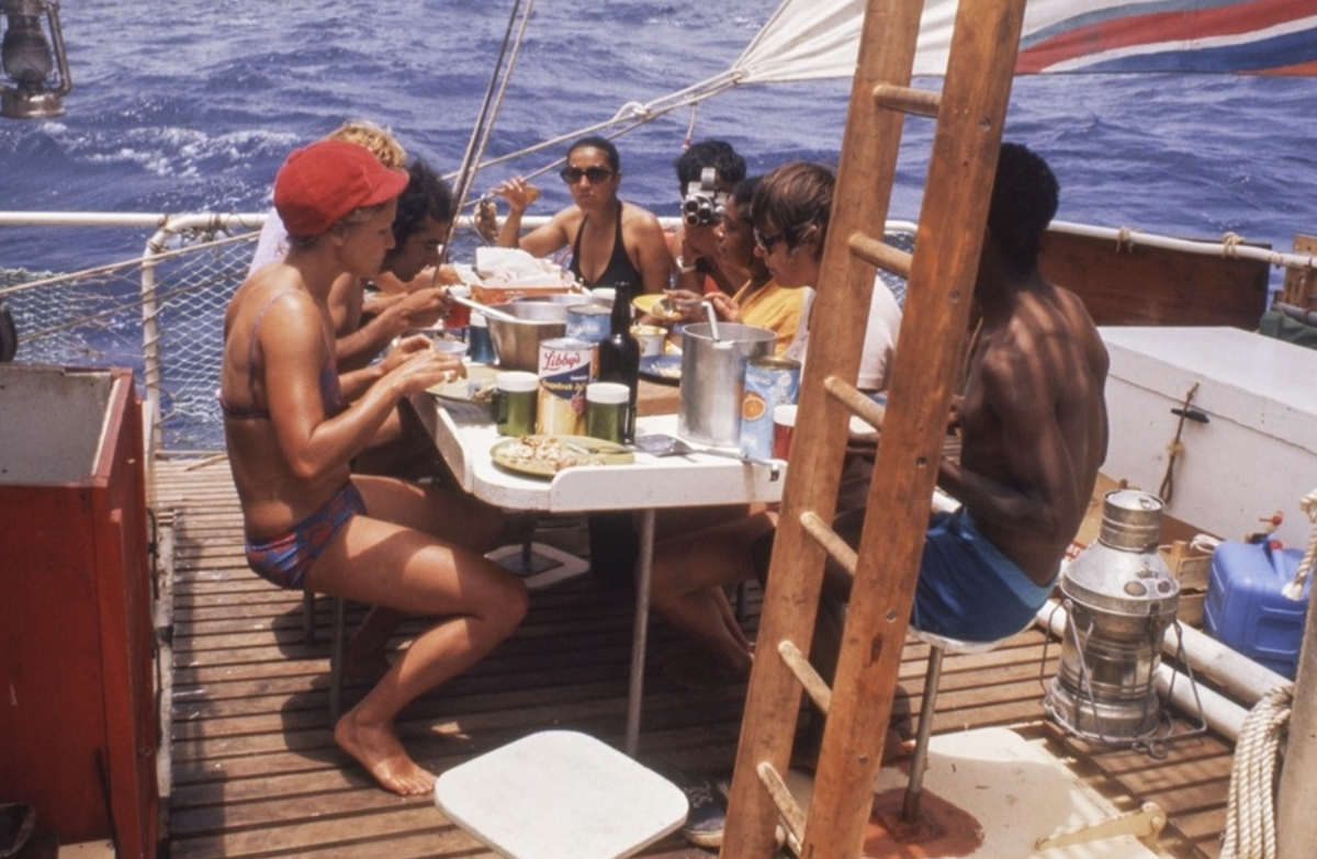 Что происходит, когда женщин больше? Забытый эксперимент на плоту