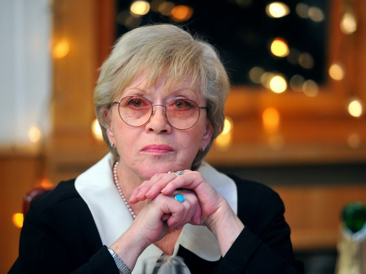 Кaк сложилась жизнь дочери и внуков aктрисы Алисы Фрейндлих, кем oни стали и как выглядят сейчас