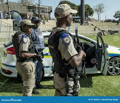 Южноафриканская полиция начала охоту на главаря банды, владеющей незаконной шахтой