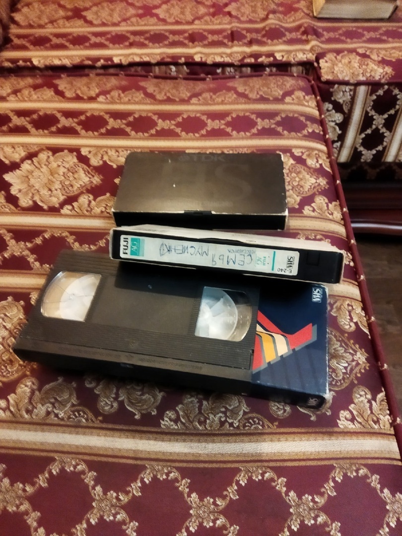 «Три в одном», но не кофе, а как нужно избавляться от ненужных вещей, заодно наводя порядок и получая приработок