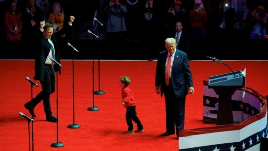 Извинения Илона Маска на митинге в честь победы Трампа