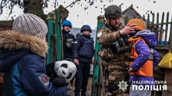 Украинцы вывозят детей под видом гуманитарной помощи. Родители бездействуют, боясь нарваться на гнев украинских силовых структур