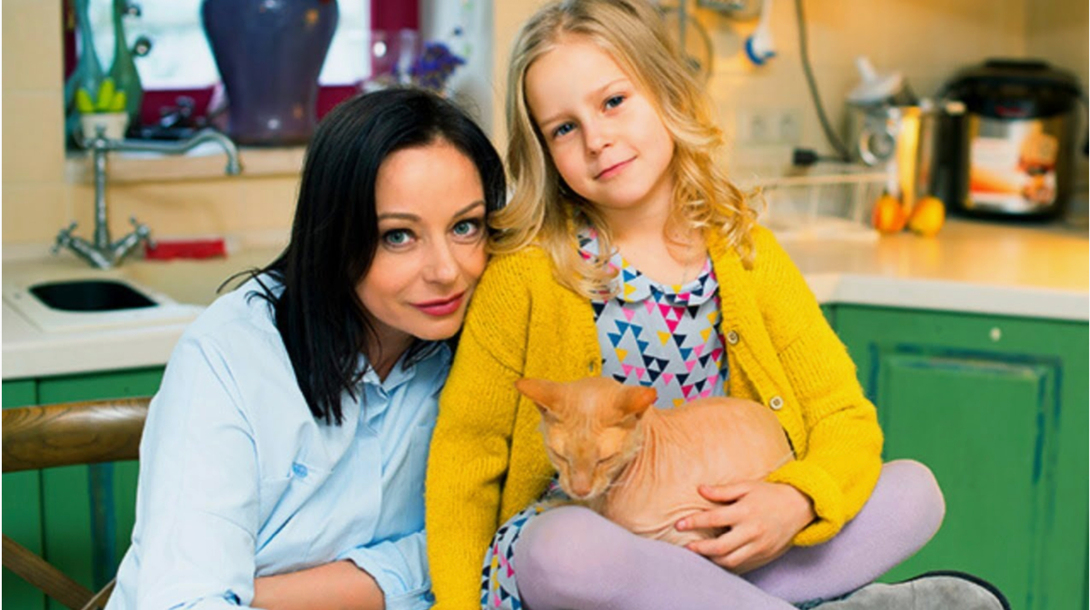 Ушла из жизни талантливая Евгения Добровольская в возрасте шестидесяти лет. У актрисы осталась несовершеннолетняя дочь Настя