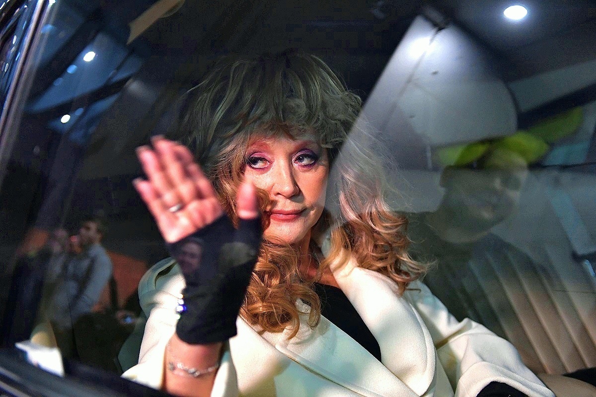 Пугачева захотела домой. По слухам - власти её простили