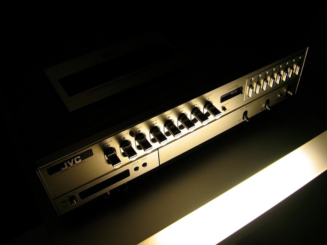 Интересно, а японцы превзошли даже немцев в электронике? Это уже так лет 30-40 как минимум? Или я ошибаюсь?