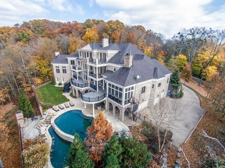 Стало известно, где спрятаны миллиарды рублей судьи Хахалевой