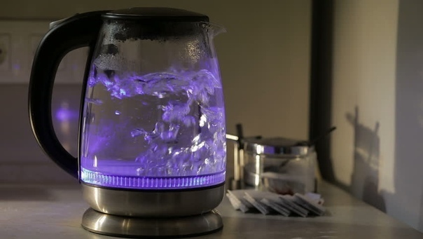 Эксперты рассказали, как правильно кипятить воду и хранить продукты в холодильнике