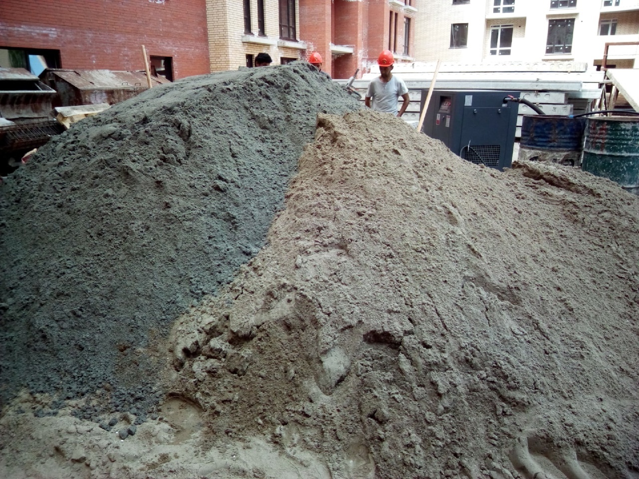 Нужно, или нет считать деньги в чужом кармане, или сколько зарабатывают строители