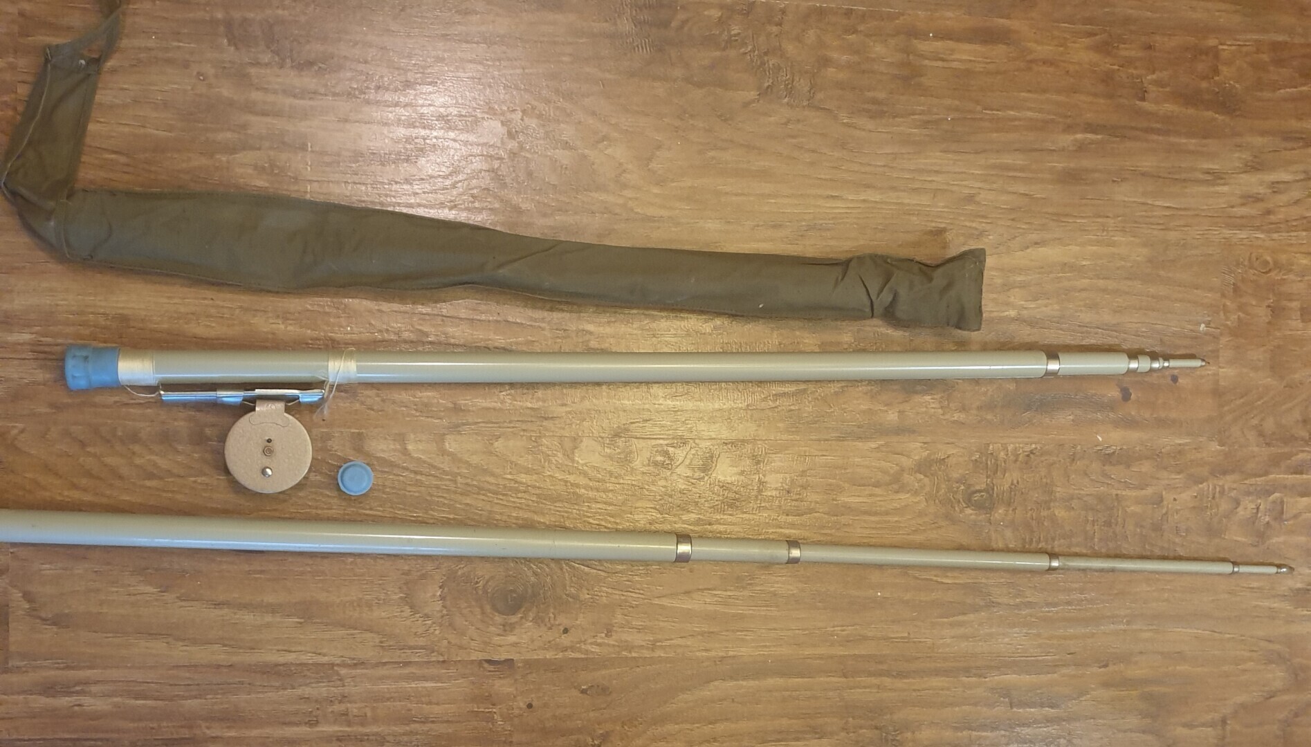 Я разбираю бабулины старые вещи на антресоли. Сколько же денег я выручила на Авито