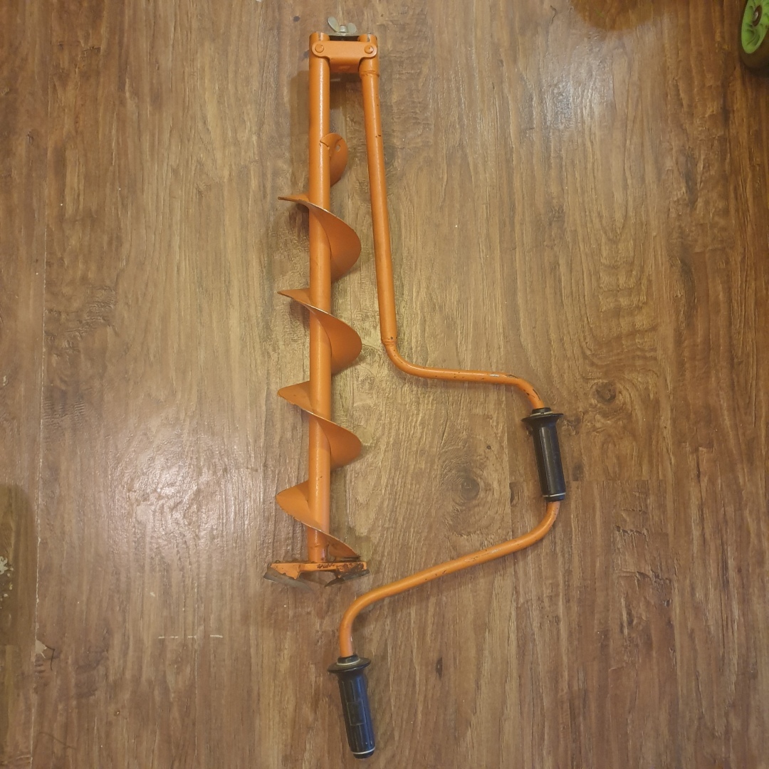 Я разбираю бабулины старые вещи на антресоли. Сколько же денег я выручила на Авито