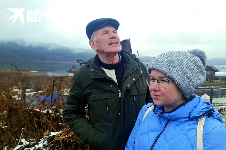 Это принять сложно, не то что понять.... Тайна семьи из маленького уральского городка. Ему 74, ей почти на 40 лет меньше.